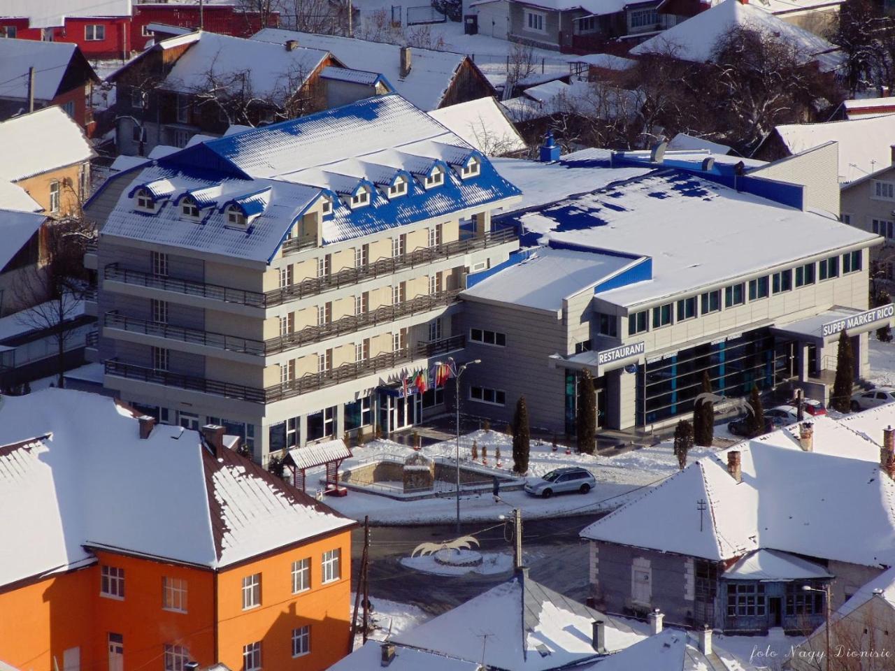 Hotel Ineul Óradna Kültér fotó
