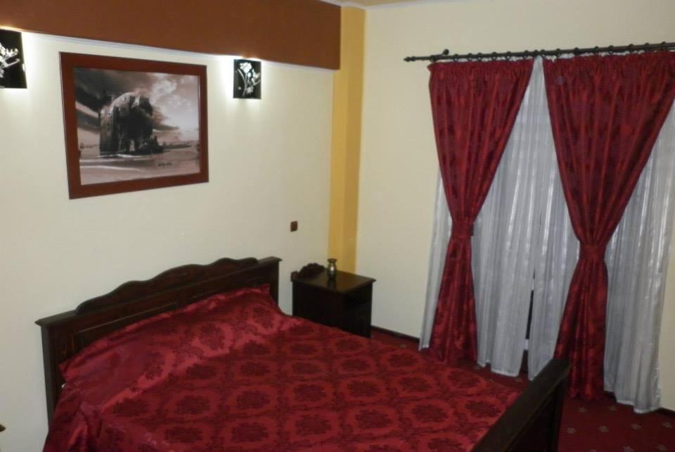 Hotel Ineul Óradna Kültér fotó