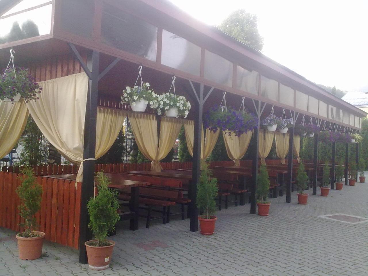 Hotel Ineul Óradna Kültér fotó